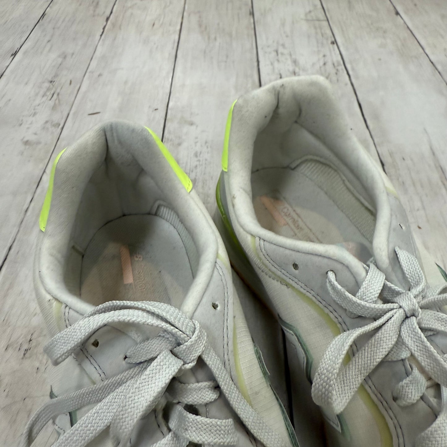 Shoes Athletic By New Balance In White & Yellow, Size: 10