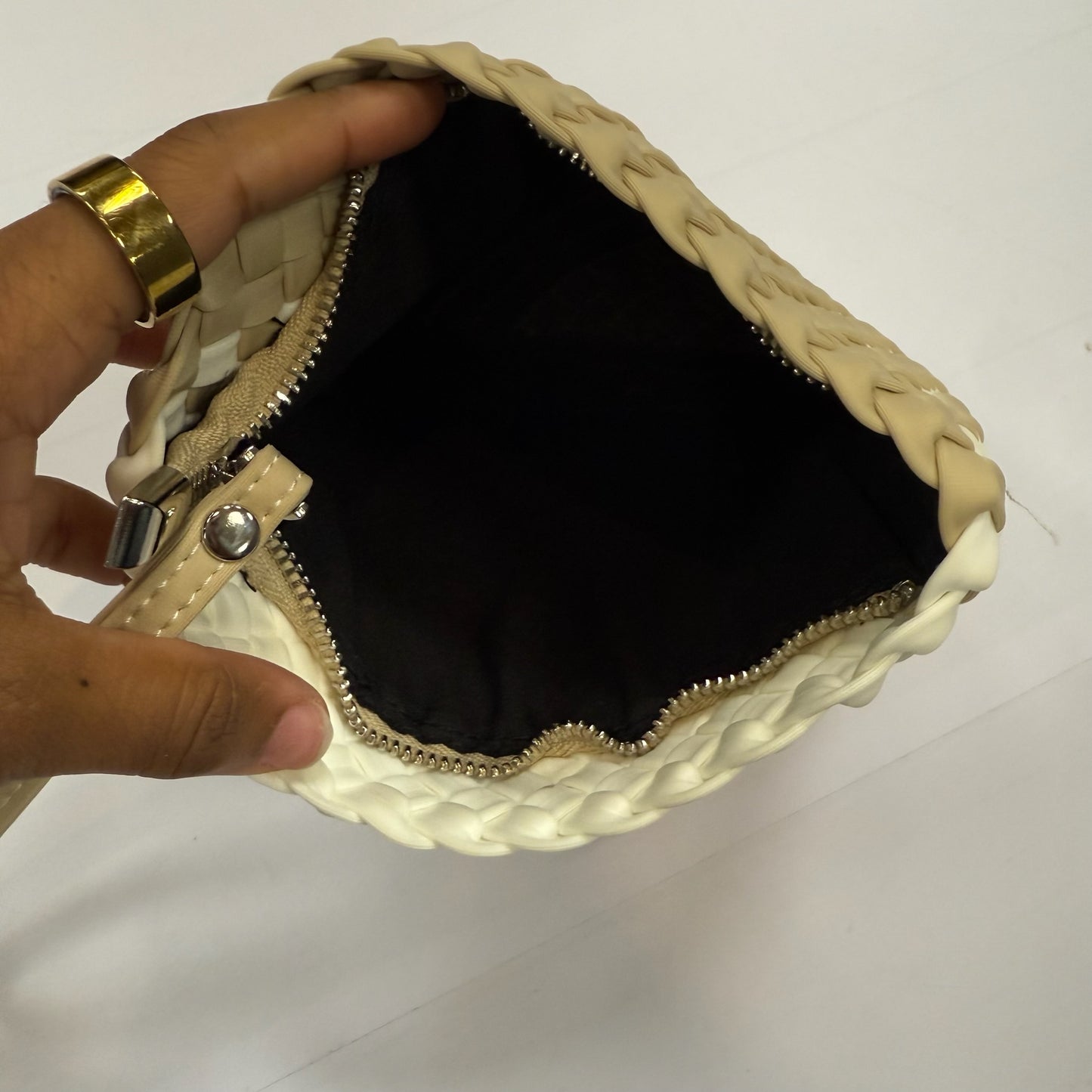 Wristlet By Clothes Mentor, Size: Medium