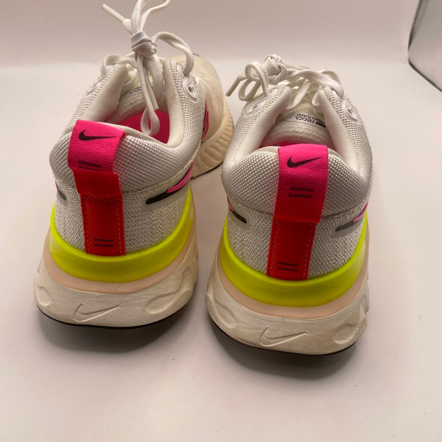 Shoes Athletic By Nike In Cream, Size: 9.5