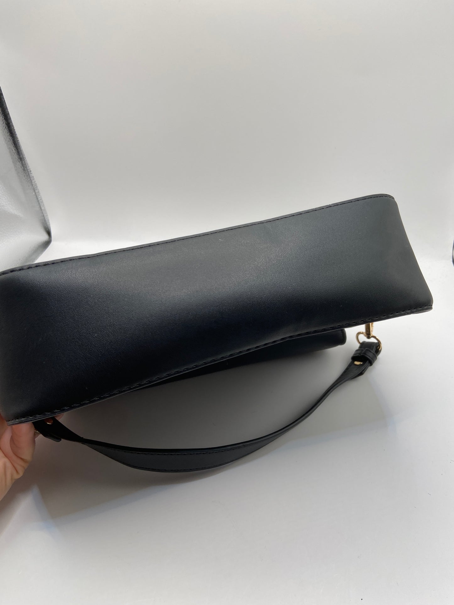 Handbag By Clothes Mentor, Size: Medium