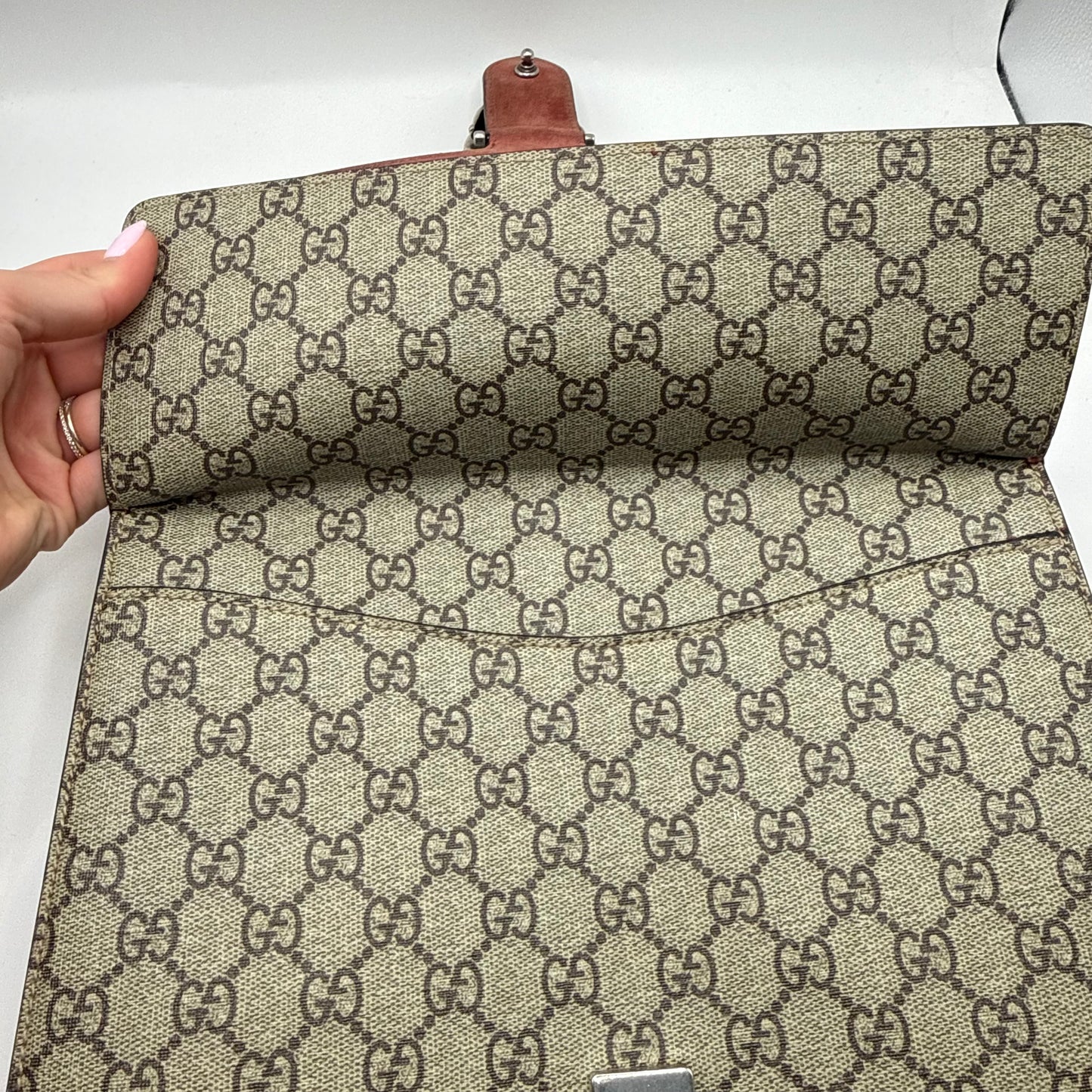 Crossbody Luxury Designer By Gucci, Size: Medium