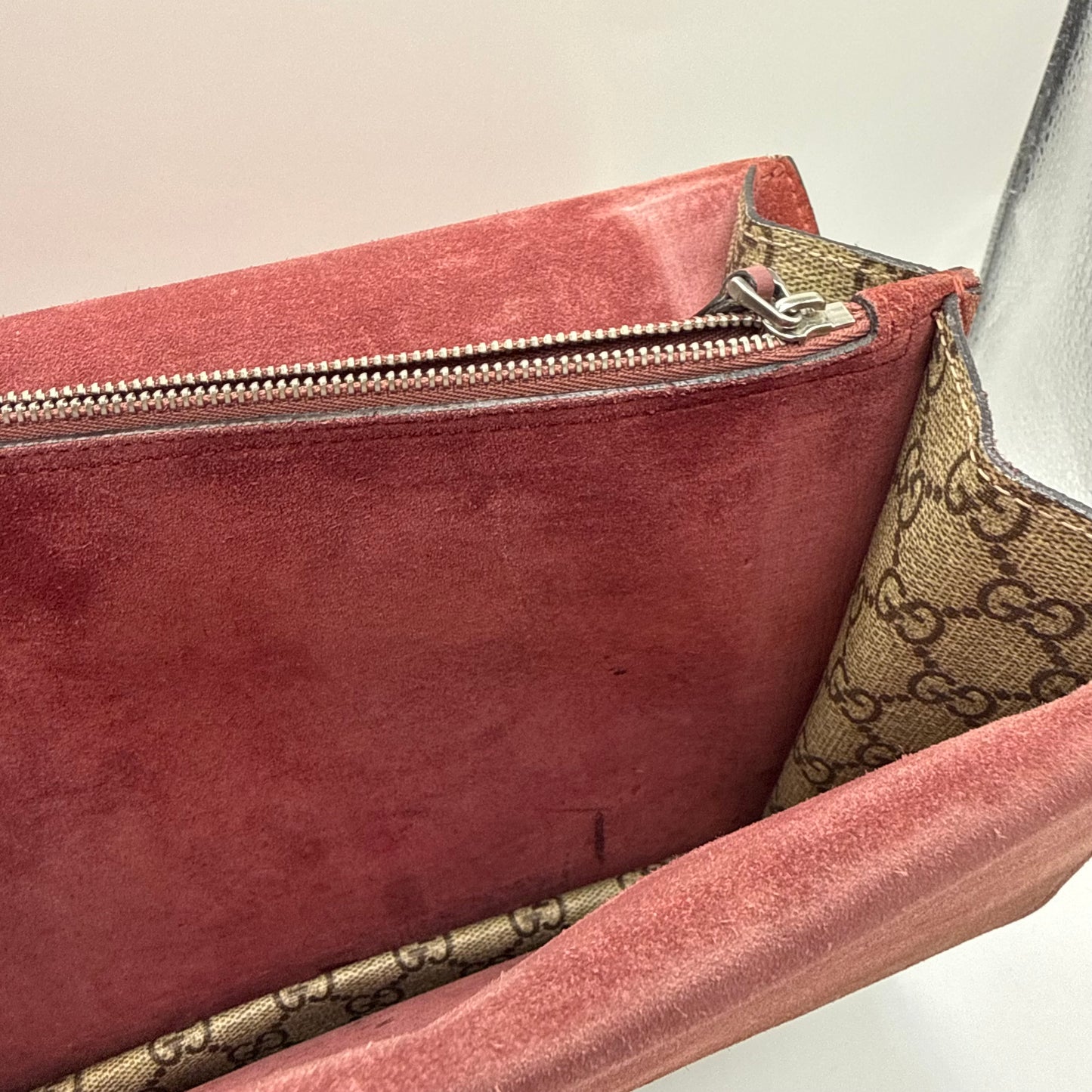Crossbody Luxury Designer By Gucci, Size: Medium
