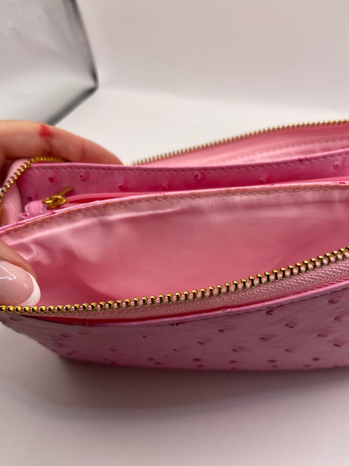 Clutch By Clothes Mentor, Size: Medium