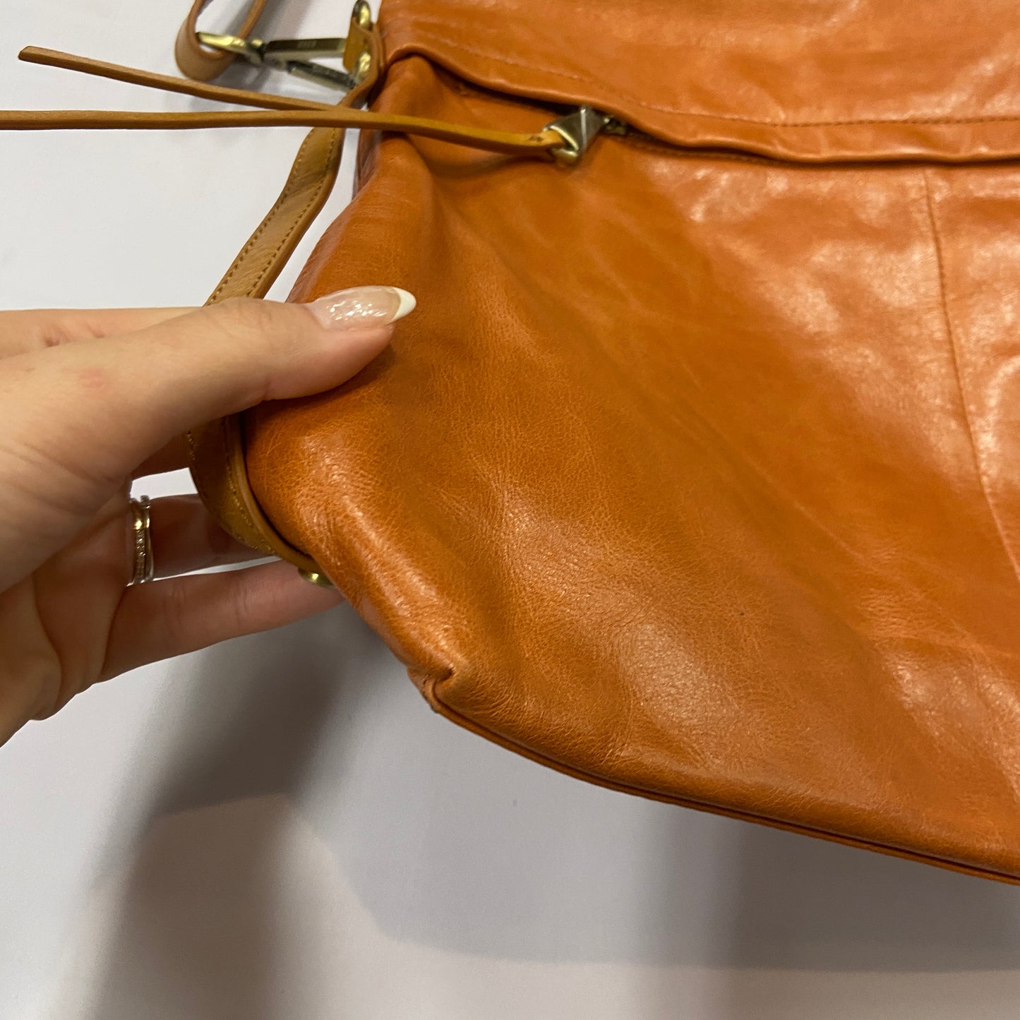 Handbag Leather By Hobo Intl, Size: Medium