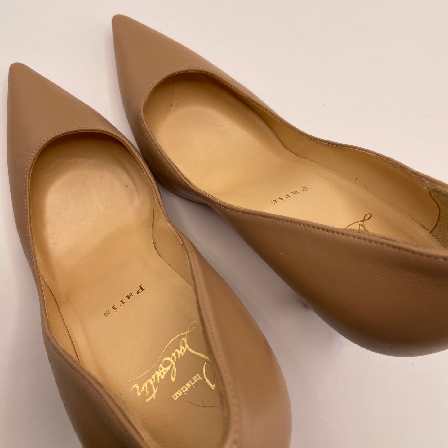 Shoes Luxury Designer By Christian Louboutin In Tan, Size: 8.5