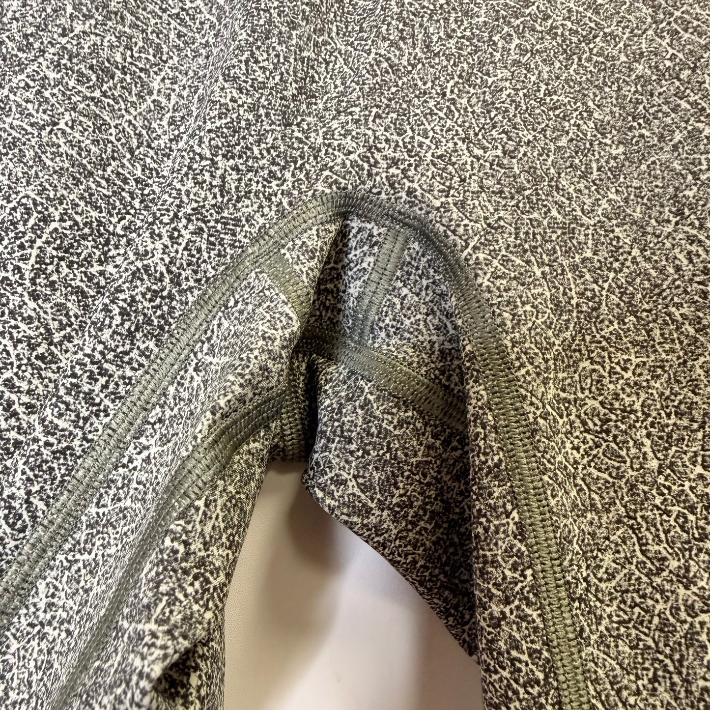 Athletic Capris By Lululemon In Black, Size: 4