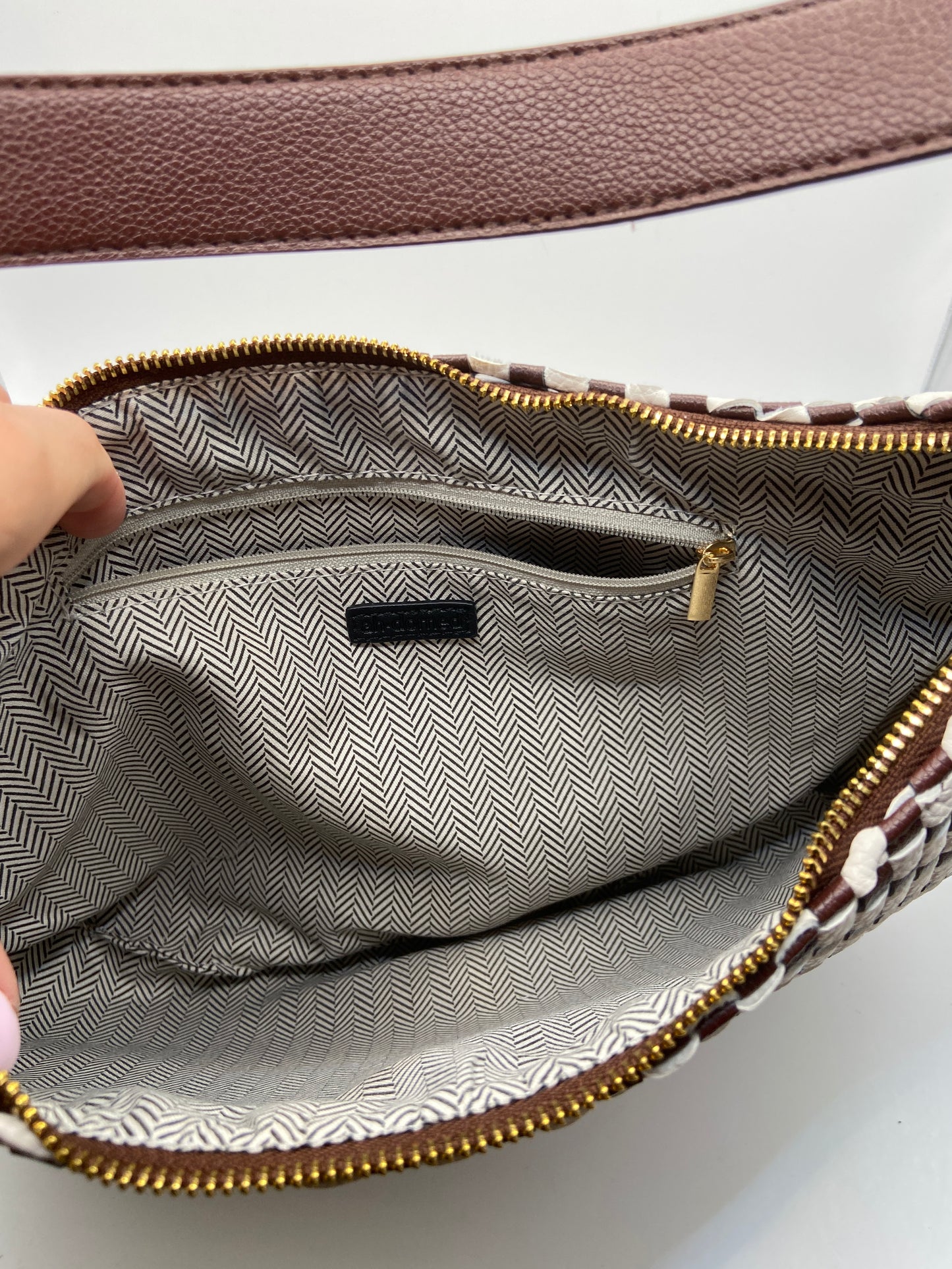 Handbag By Clothes Mentor, Size: Medium
