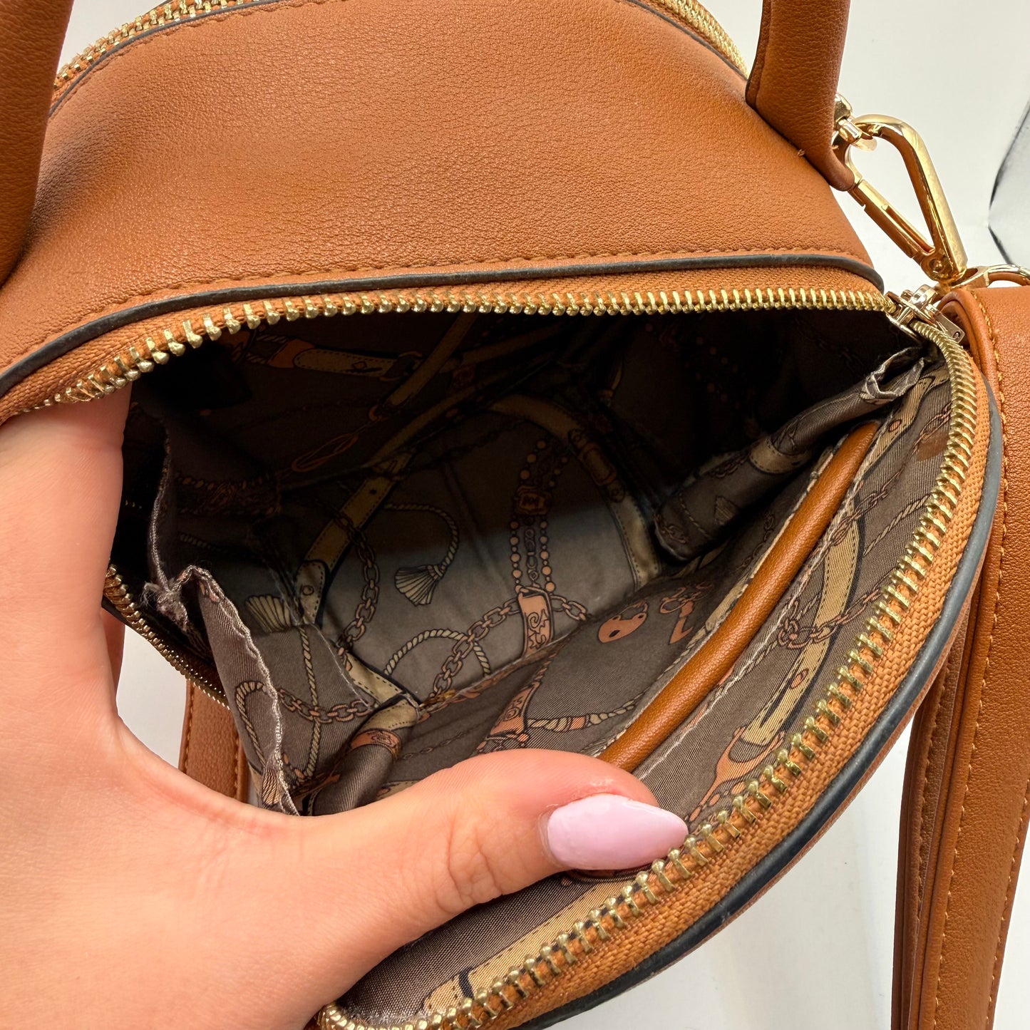 Crossbody By Clothes Mentor, Size: Medium