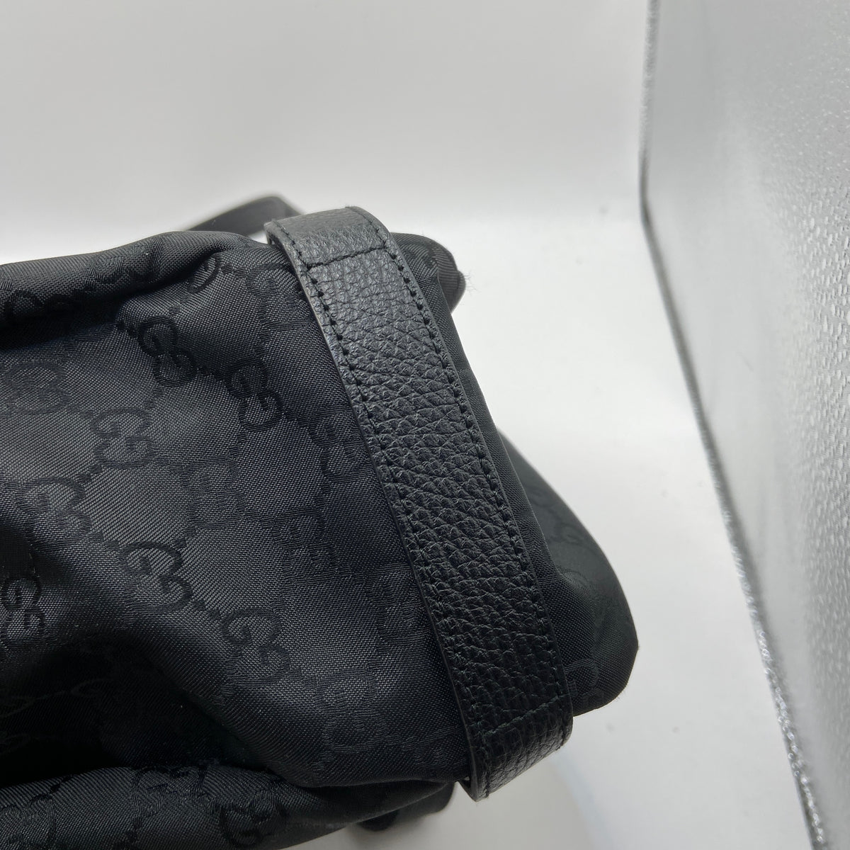 Handbag Luxury Designer By Gucci, Size: Medium