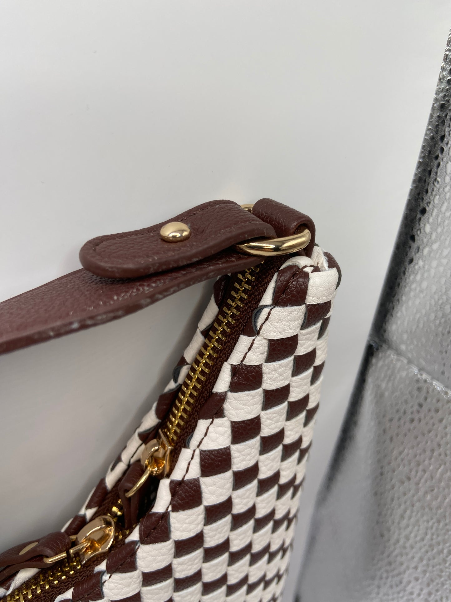Handbag By Clothes Mentor, Size: Medium
