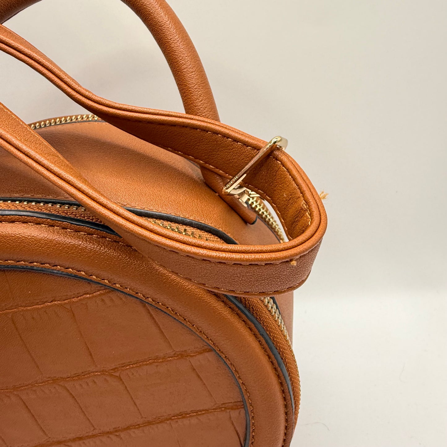 Crossbody By Clothes Mentor, Size: Medium